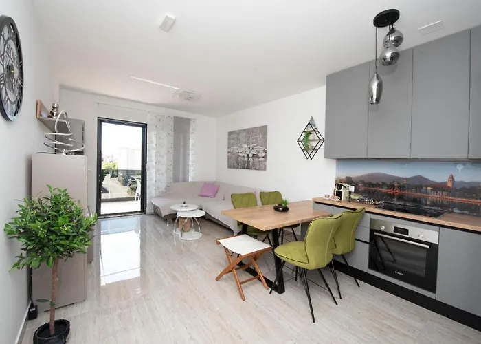 Apartment With Parking Space - 24060 Trogir