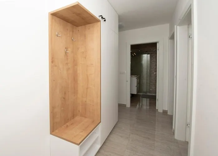 Apartment With Parking Space - 24060 Trogir