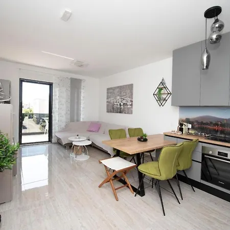 Apartmán With Parking Space - 24060 Trogir